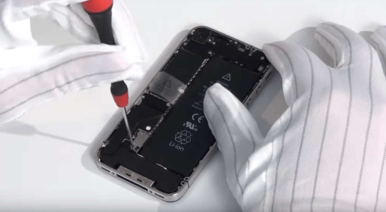 Замена аккумуляторной батареи в iPhone